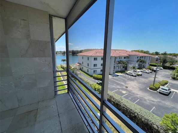 4311 Crystal Lake Dr 421, Deerfield Beach FL 33064