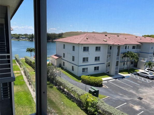 4311 Crystal Lake Dr 421, Deerfield Beach FL 33064