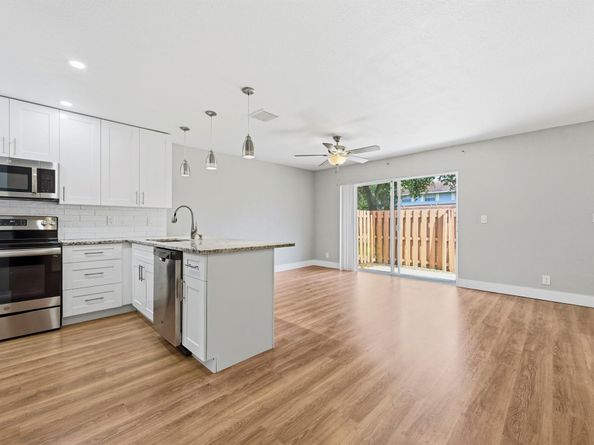 401 W Cypress Way, Palm Springs FL 33406