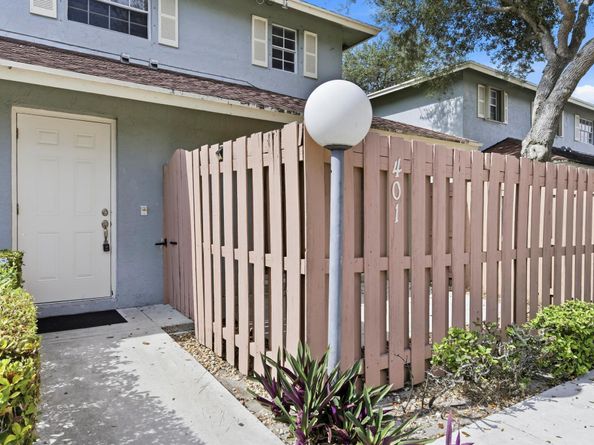 401 W Cypress Way, Palm Springs FL 33406