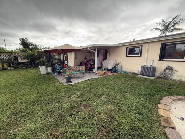 1821 SW 50th Ave, Fort Lauderdale FL 33317