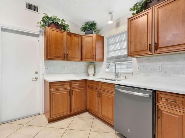 1002 Aspri Way, Riviera Beach FL 33418