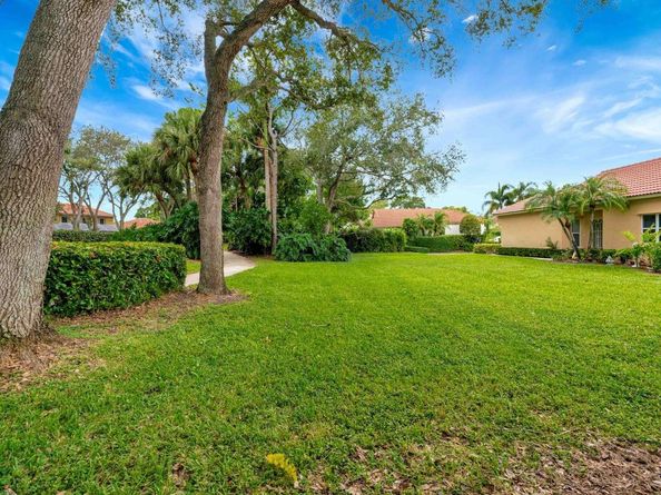 1002 Aspri Way, Riviera Beach FL 33418