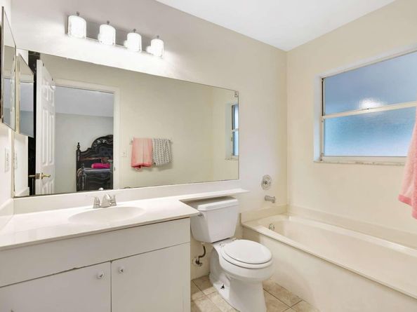 1002 Aspri Way, Riviera Beach FL 33418