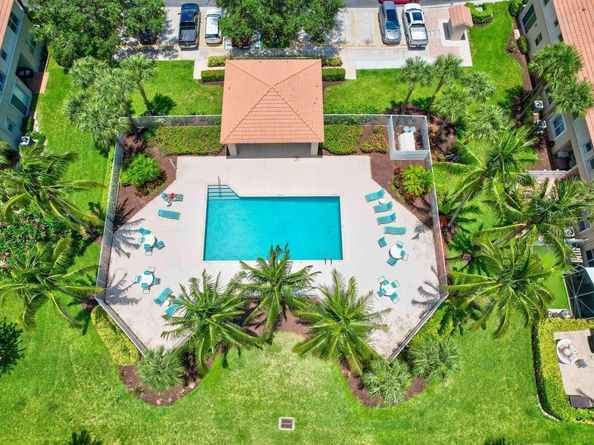 1002 Aspri Way, Riviera Beach FL 33418