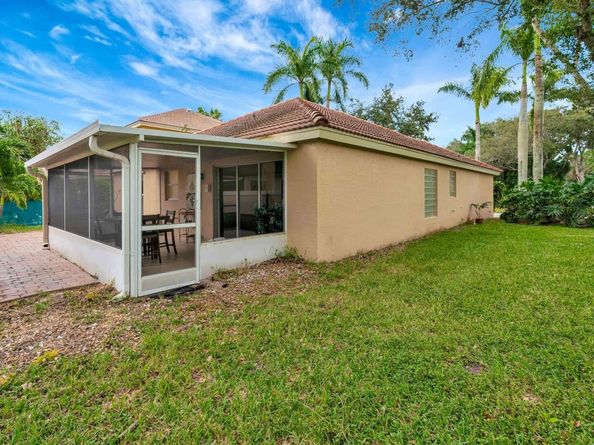 1002 Aspri Way, Riviera Beach FL 33418