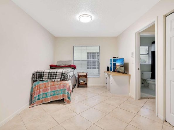 1002 Aspri Way, Riviera Beach FL 33418