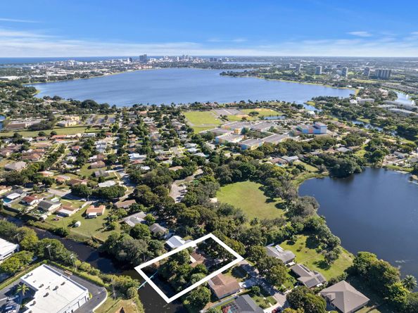 2031 Pinehurst Drive, West Palm Beach FL 33407