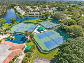 600 Crosswinds Drive C2, Greenacres FL 33413