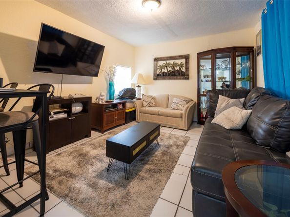 528 SW 5th Ave, Fort Lauderdale FL 33315