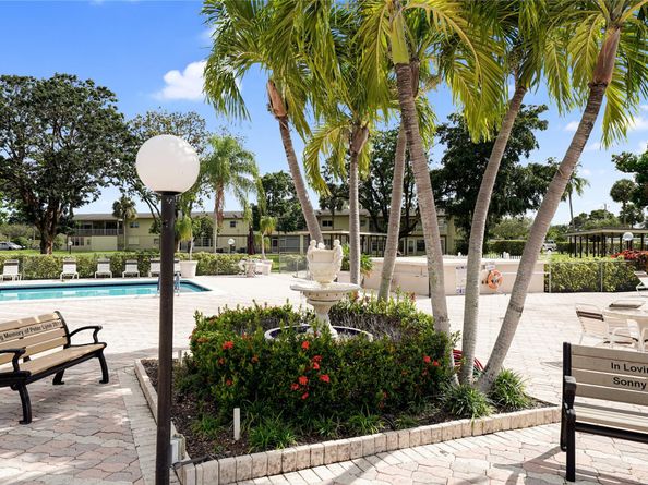 551 NW 76th Ter 208, Margate FL 33063