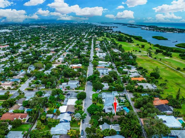 718 N Lakeside Dr, Lake Worth Beach FL 33460