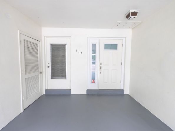 718 N Lakeside Dr, Lake Worth Beach FL 33460