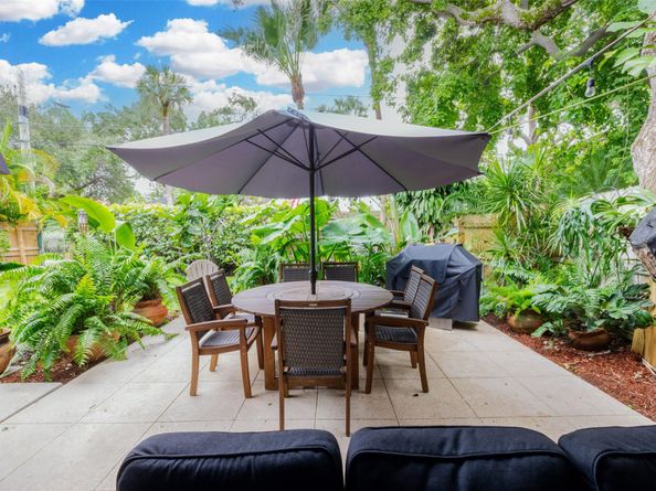 718 N Lakeside Dr, Lake Worth Beach FL 33460