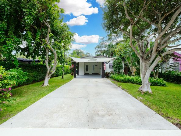 718 N Lakeside Dr, Lake Worth Beach FL 33460