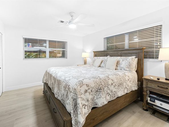 718 N Lakeside Dr, Lake Worth Beach FL 33460