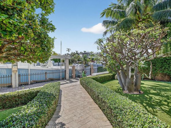 2630 Barcelona Dr, Fort Lauderdale FL 33301