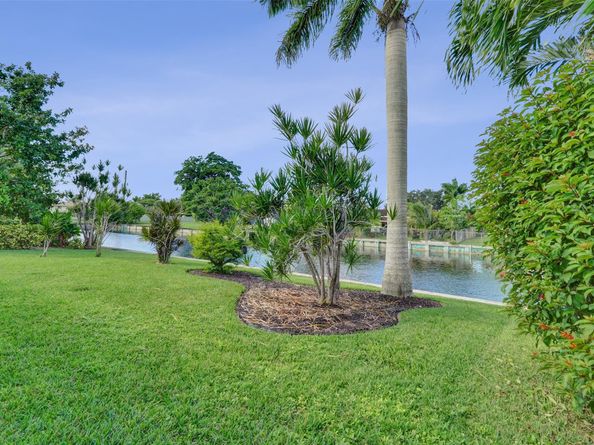 7003 NW 95th Ter, Tamarac FL 33321