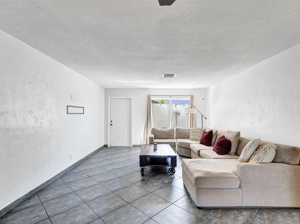 7003 NW 95th Ter, Tamarac FL 33321