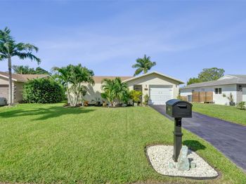 7003 NW 95th Ter