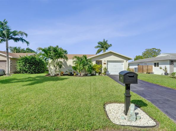 7003 NW 95th Ter, Tamarac FL 33321