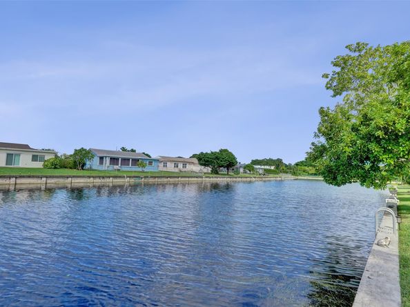 7003 NW 95th Ter, Tamarac FL 33321