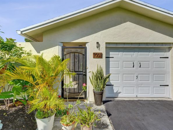 7003 NW 95th Ter, Tamarac FL 33321