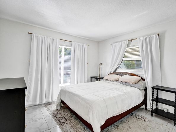 7003 NW 95th Ter, Tamarac FL 33321