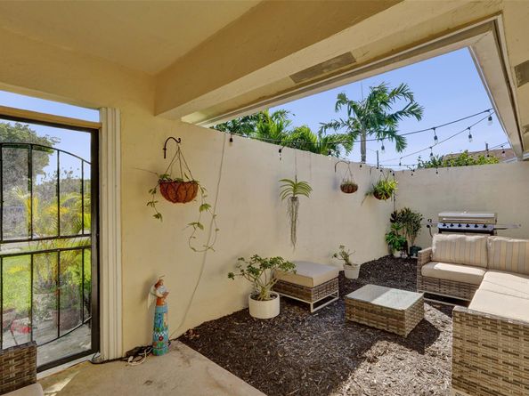 7003 NW 95th Ter, Tamarac FL 33321