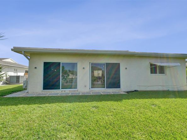 7003 NW 95th Ter, Tamarac FL 33321