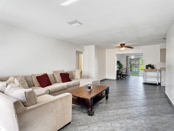 7003 NW 95th Ter, Tamarac FL 33321