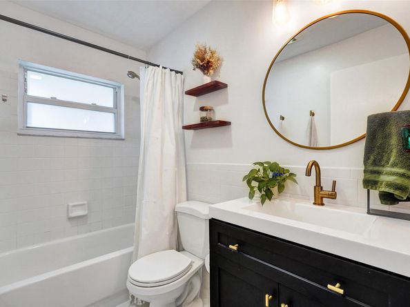 7003 NW 95th Ter, Tamarac FL 33321