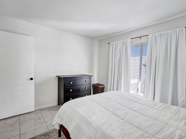 7003 NW 95th Ter, Tamarac FL 33321