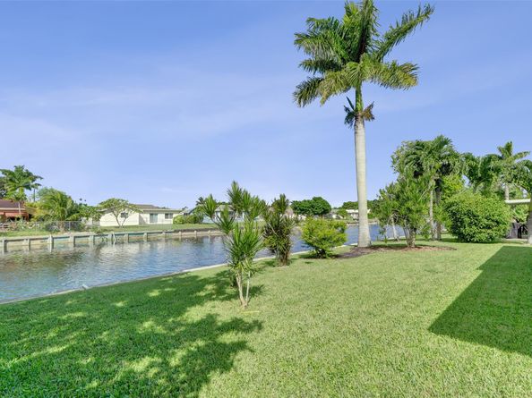 7003 NW 95th Ter, Tamarac FL 33321
