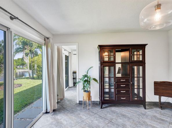 7003 NW 95th Ter, Tamarac FL 33321
