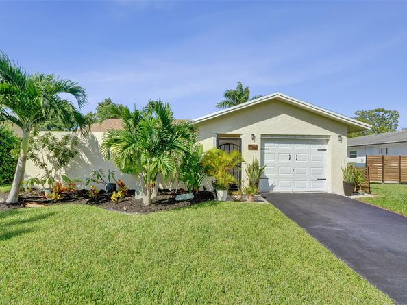 7003 NW 95th Ter, Tamarac FL 33321