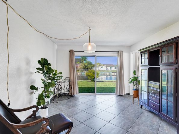 7003 NW 95th Ter, Tamarac FL 33321