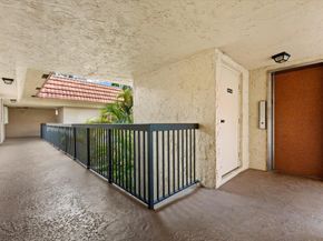200 W Jacaranda Country Club Drive 3c, Plantation FL 33324