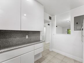 200 W Jacaranda Country Club Drive 3c, Plantation FL 33324
