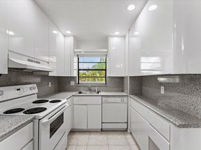 200 W Jacaranda Country Club Drive 3c, Plantation FL 33324