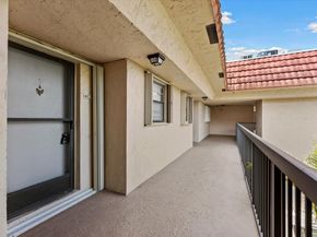 200 W Jacaranda Country Club Drive 3c, Plantation FL 33324