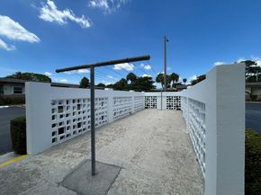 2911 Ashley Dr J, West Palm Beach FL 33415