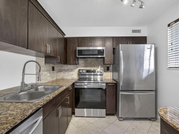 3041 N Oakland Forest Drive 103, Oakland Park FL 33309