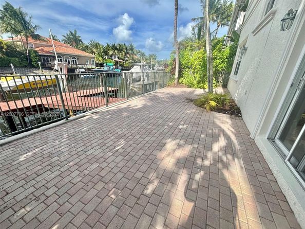 1141 Waterside Lane, Hollywood FL 33019