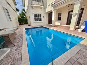 1141 Waterside Lane, Hollywood FL 33019