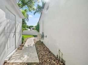 1617 NE 3rd Court, Fort Lauderdale FL 33301