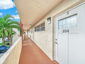 8980 S Hollybrook Blvd 204, Pembroke Pines FL 33025