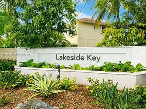1051 SW 95th Terrace, Pembroke Pines FL 33025