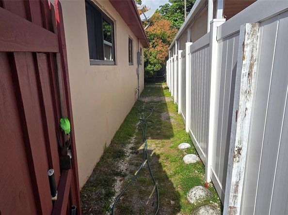 6103 Fletcher St, Hollywood FL 33023