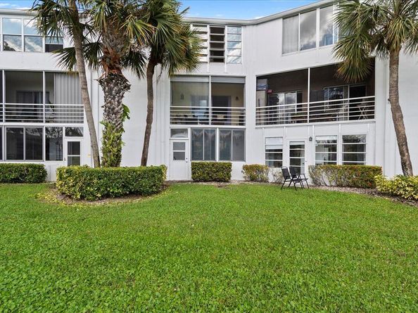 104 Wellington B, West Palm Beach FL 33417